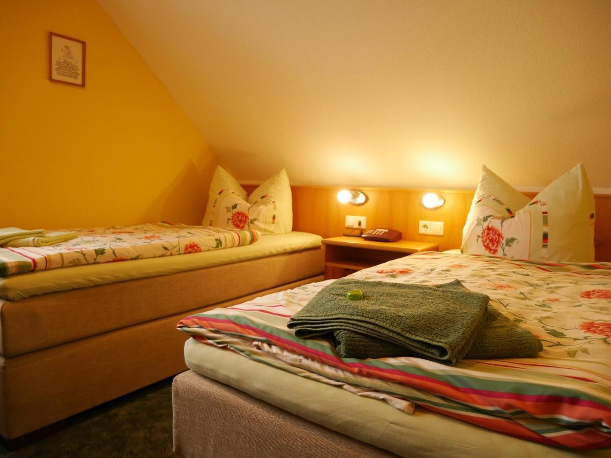 Pension Gruenes Herz Tonndorf Exterior photo